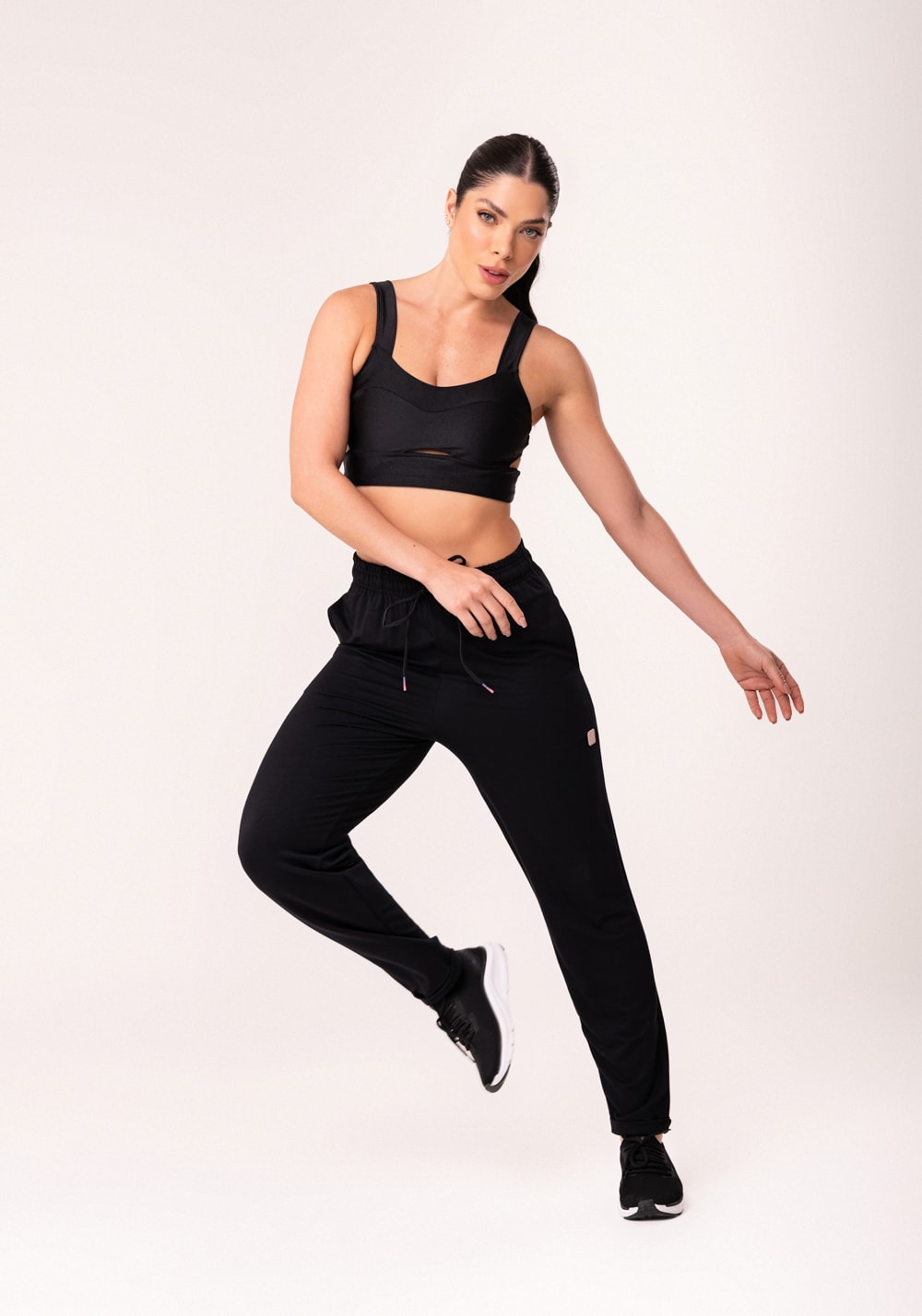 Calça jogger feminina preto moletinho flow