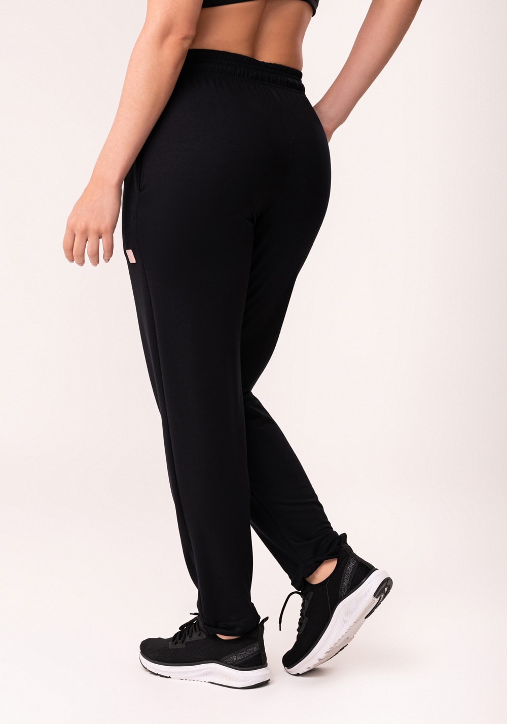Calça jogger feminina preto moletinho flow