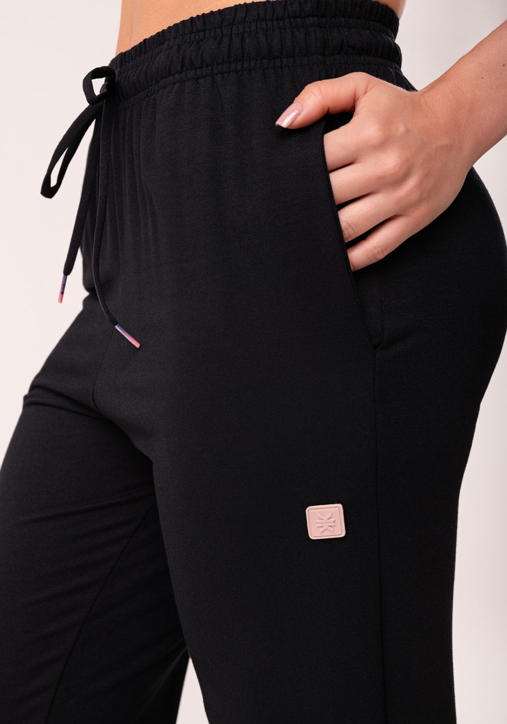 Calça jogger feminina preto moletinho flow