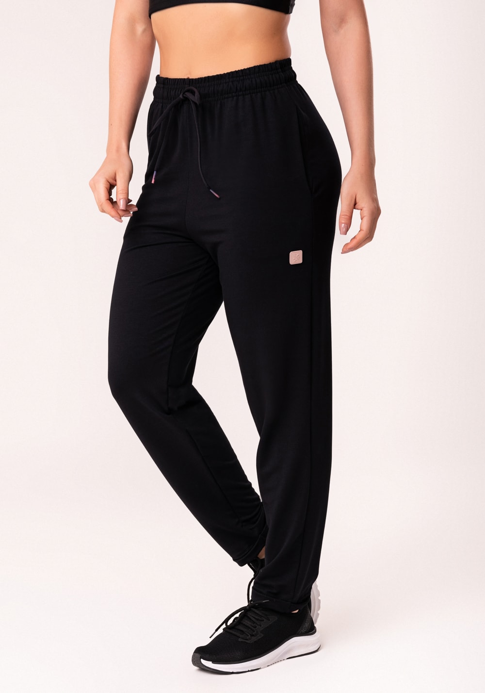 Calça jogger feminina preto moletinho flow