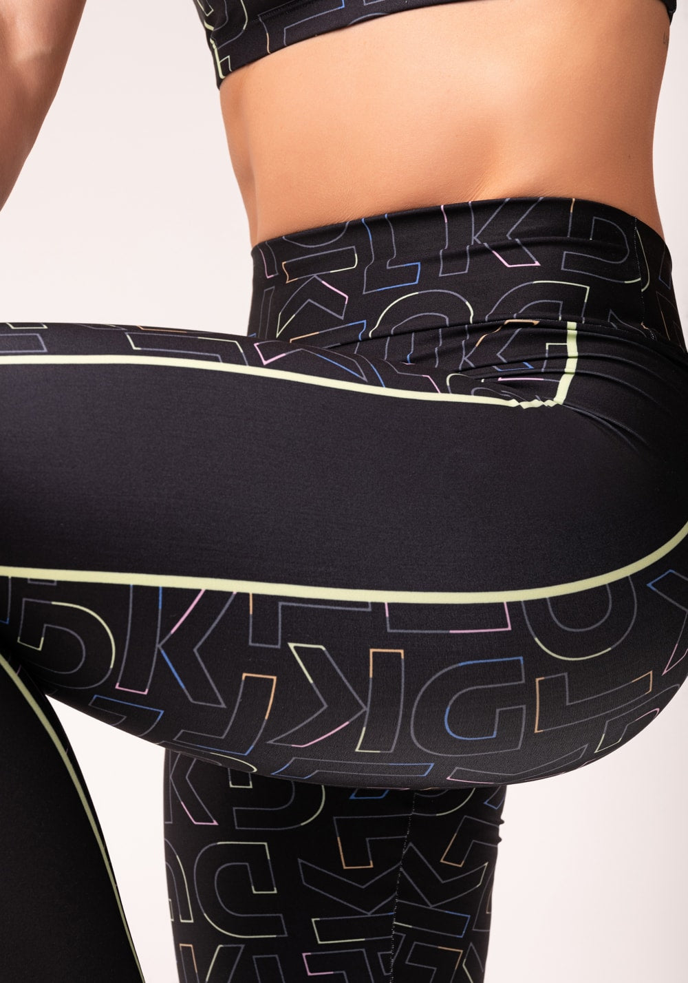 Legging fitness feminina estampada logomania colorido printed