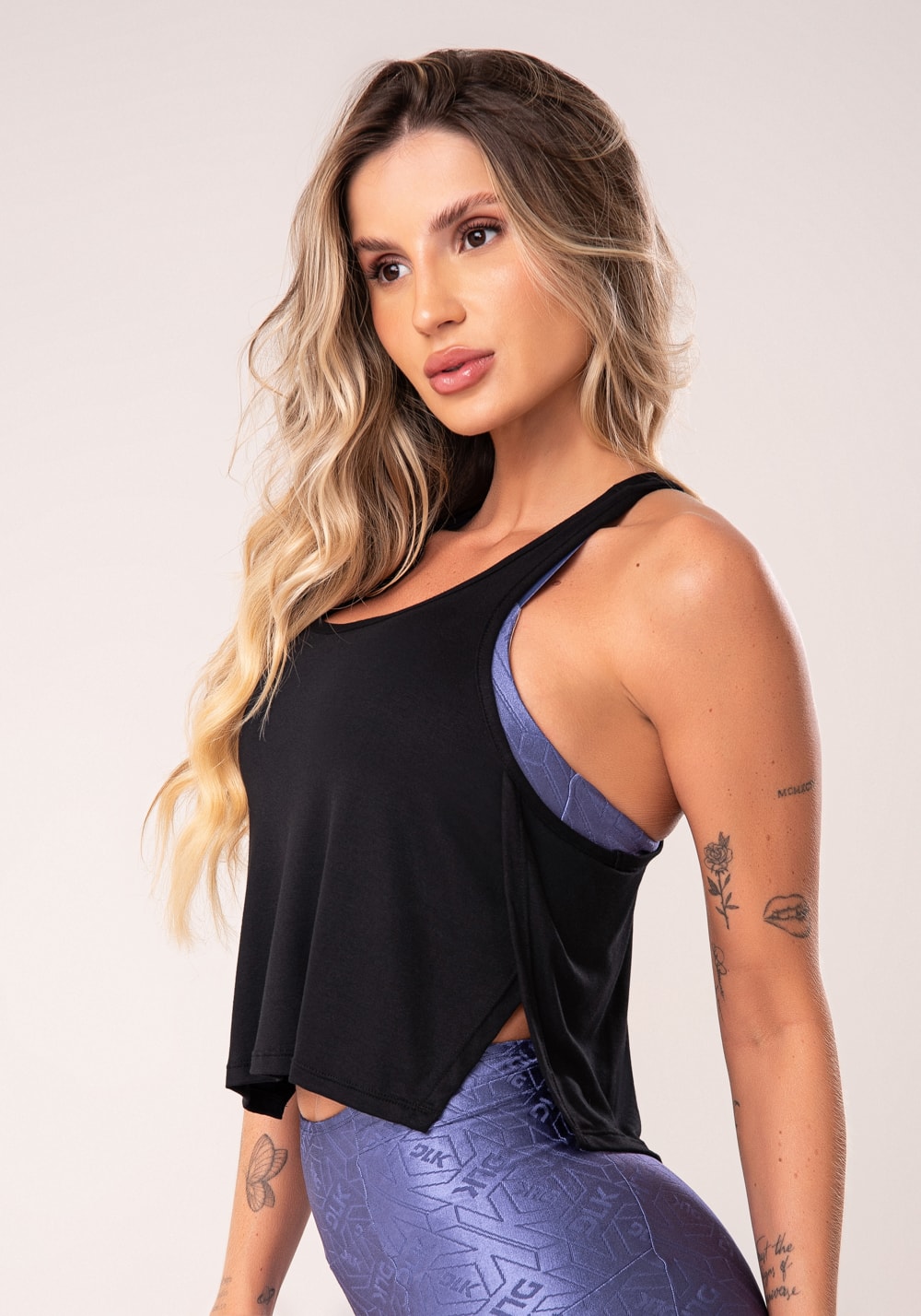 Cropped feminino preto com transpasse lateral flow