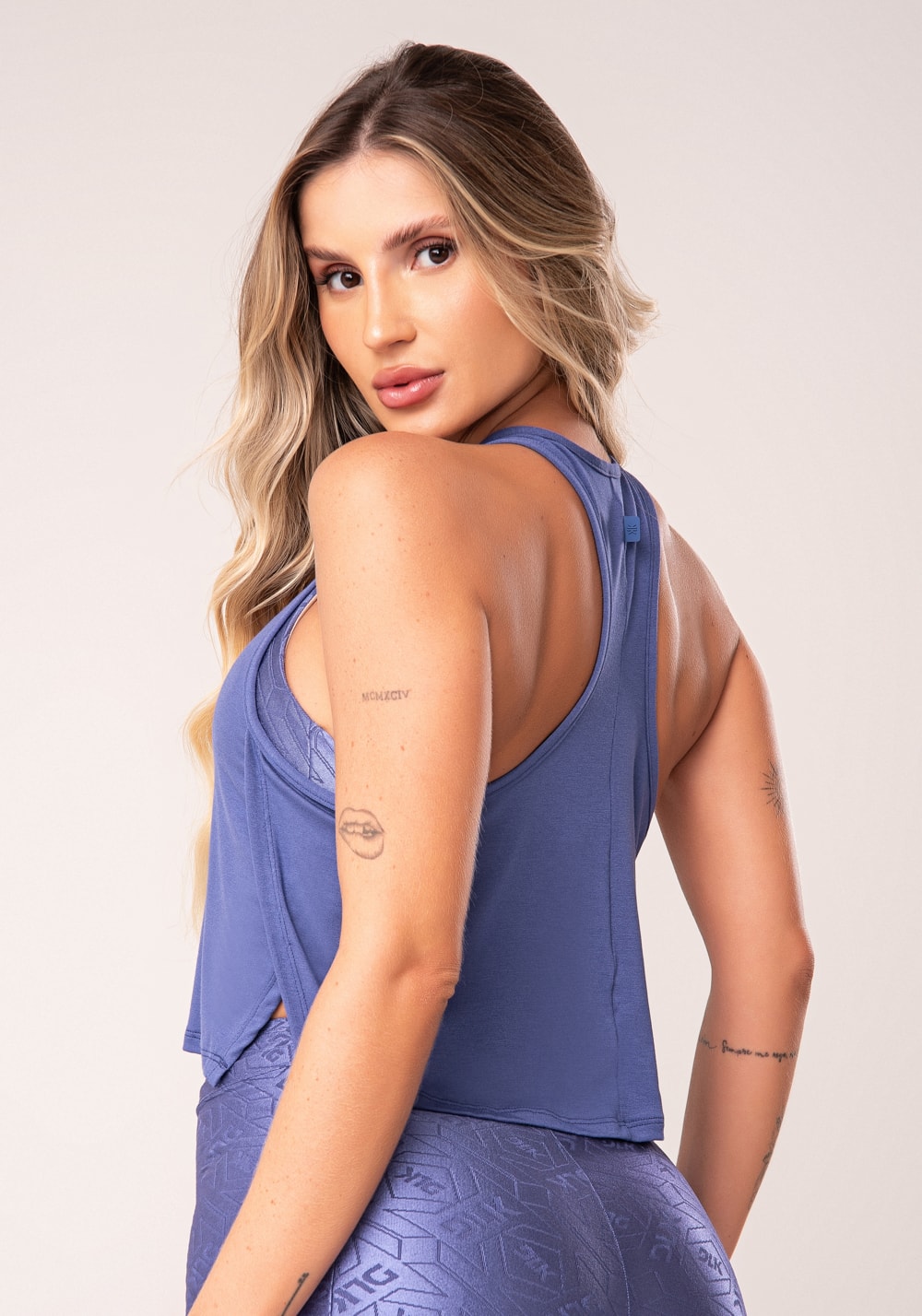 Cropped feminino azul com transpasse lateral flow
