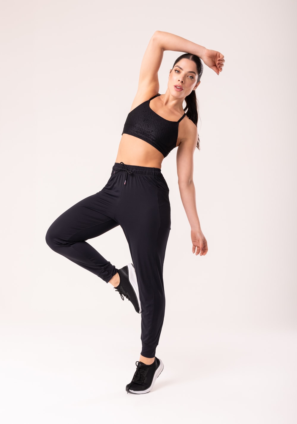 Calça jogger feminina preto com bolso flow