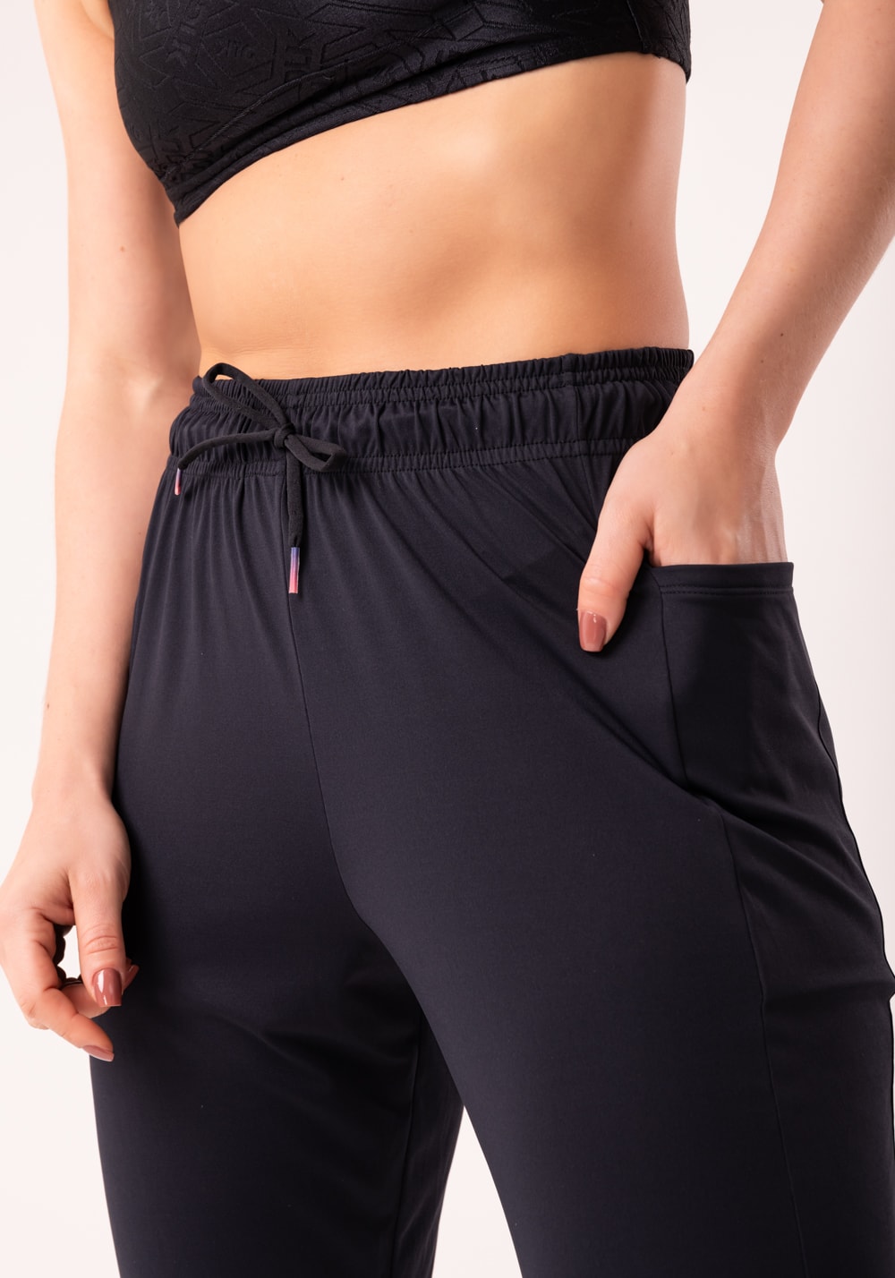 Calça jogger feminina preto com bolso flow