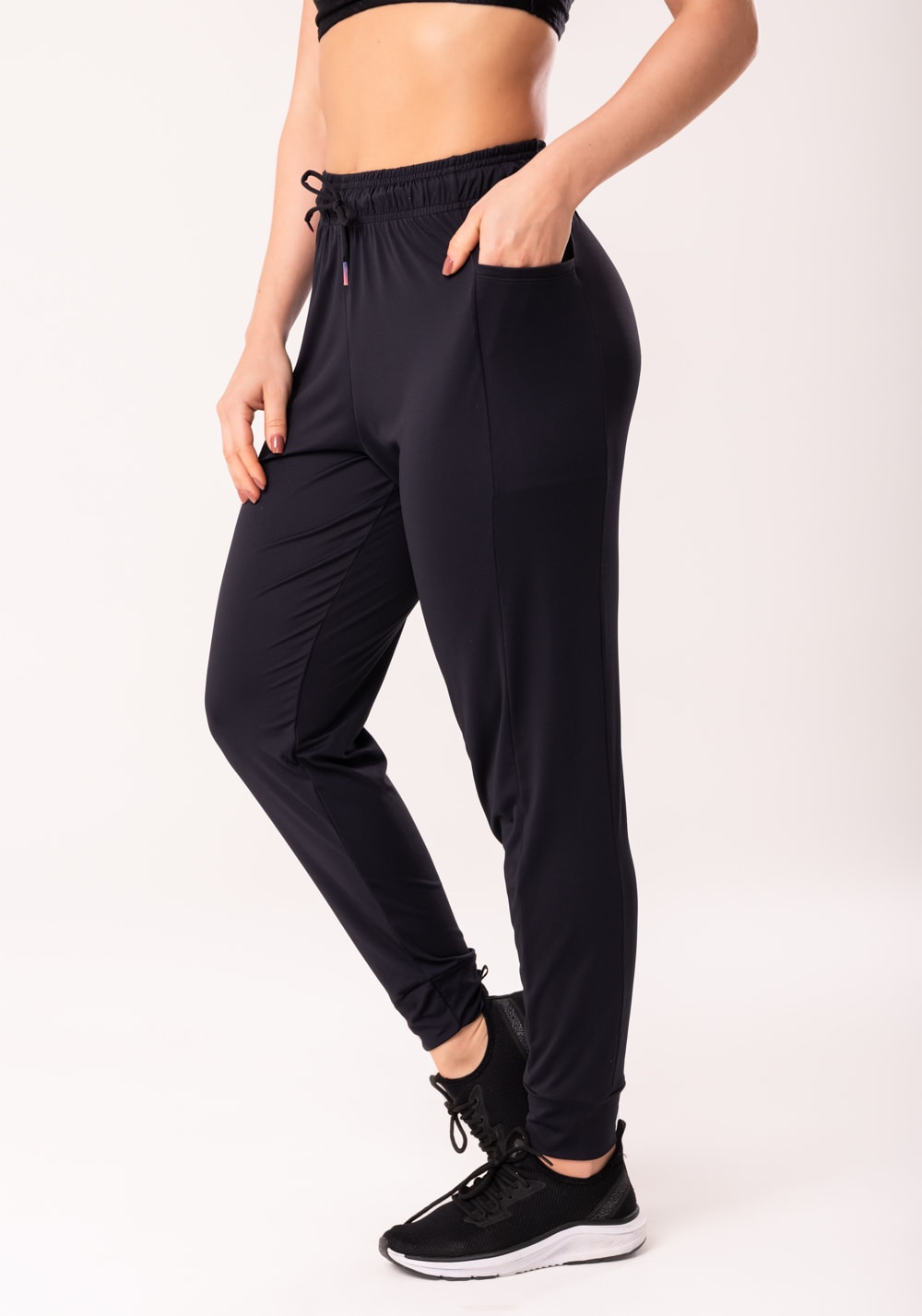 Calça jogger feminina preto com bolso flow