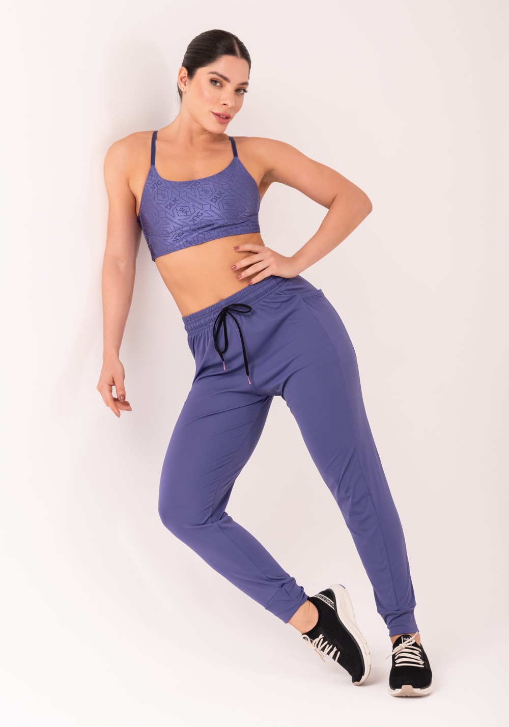 Calça jogger feminina azul com bolso flow