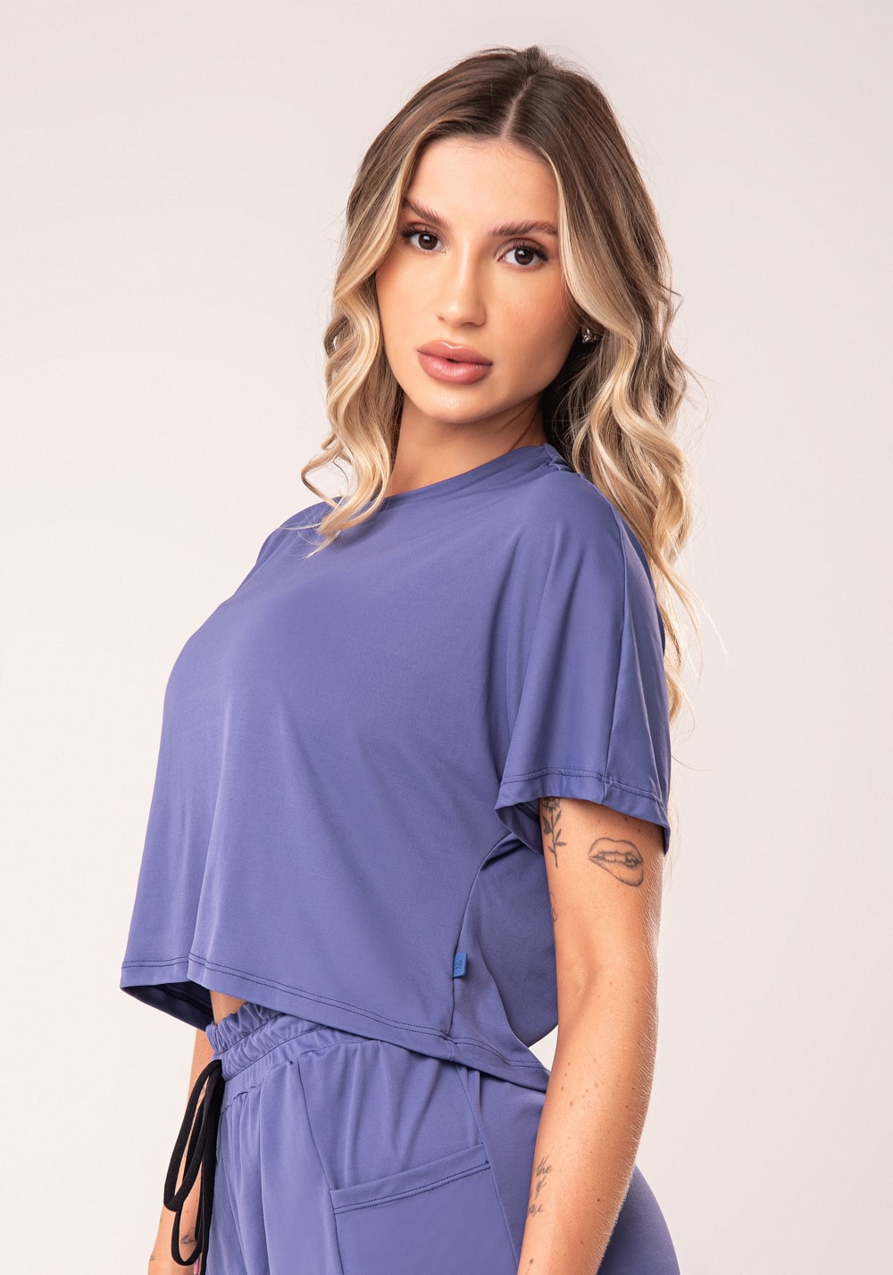 Cropped feminino azul com fenda nas costas flow