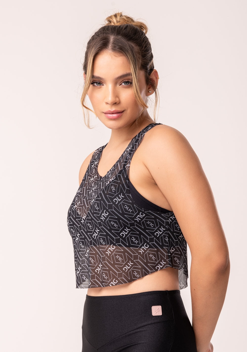 Cropped de tule feminino preto e branco logomania flow