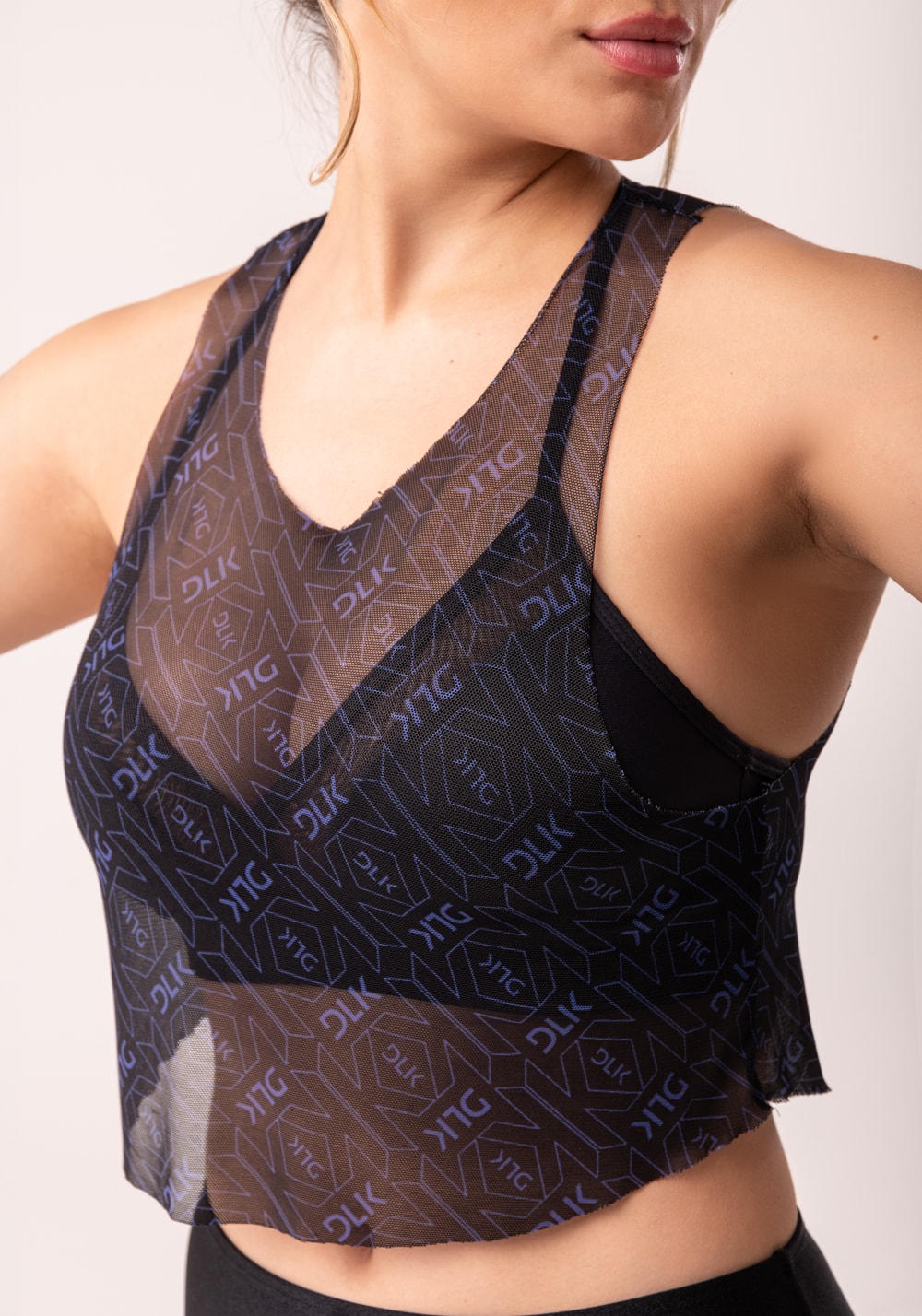 Cropped de tule feminino preto e azul logomania flow