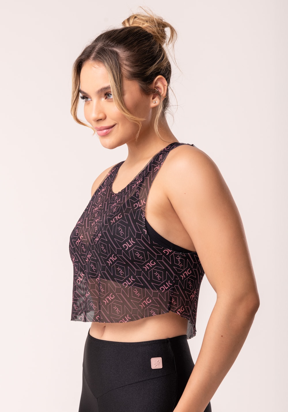 Cropped de tule feminino preto e coral logomania flow