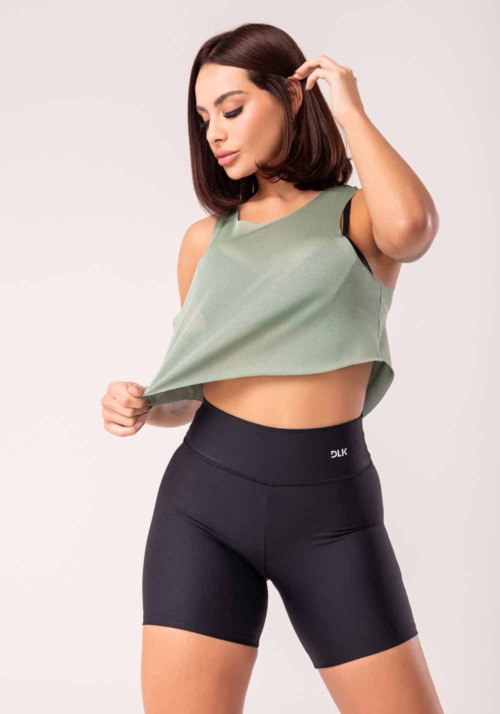 Cropped fitness feminino de tela verde