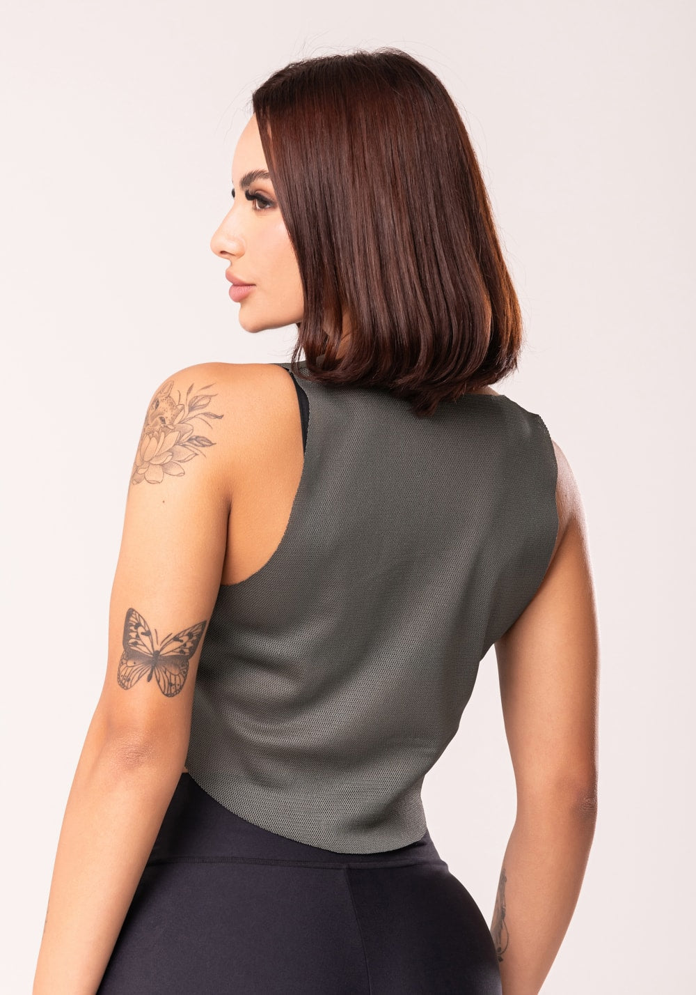 Cropped fitness feminino de tela chumbo