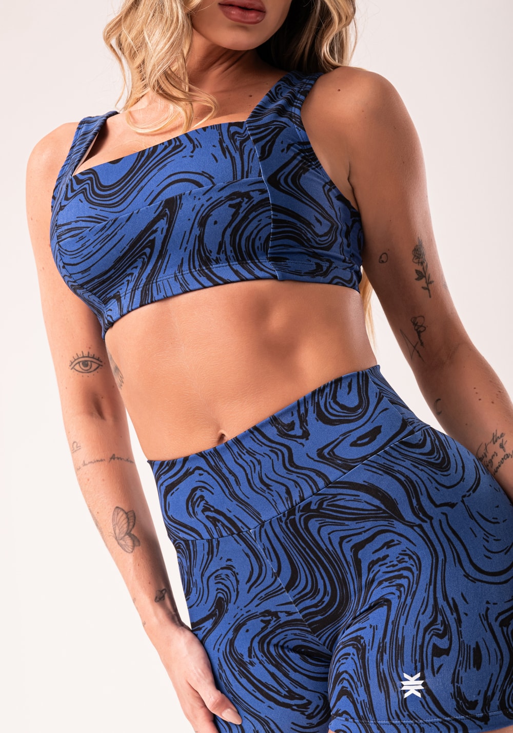 Conjunto fitness feminino azul top e short estampa abstract duo euphoria