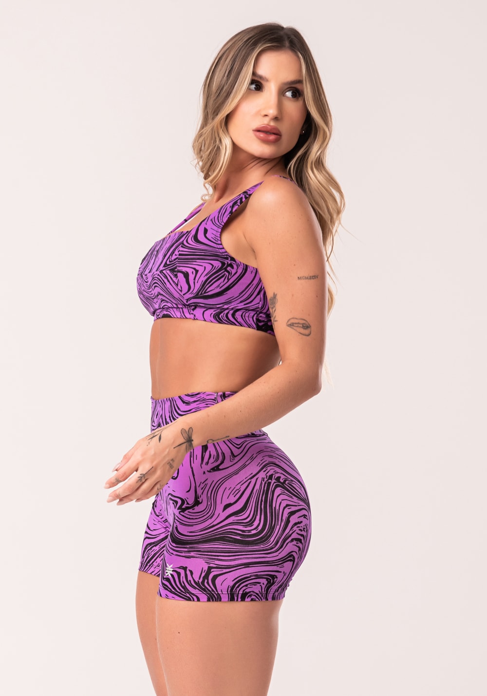 Conjunto fitness feminino rosa top e short estampa abstract duo euphoria
