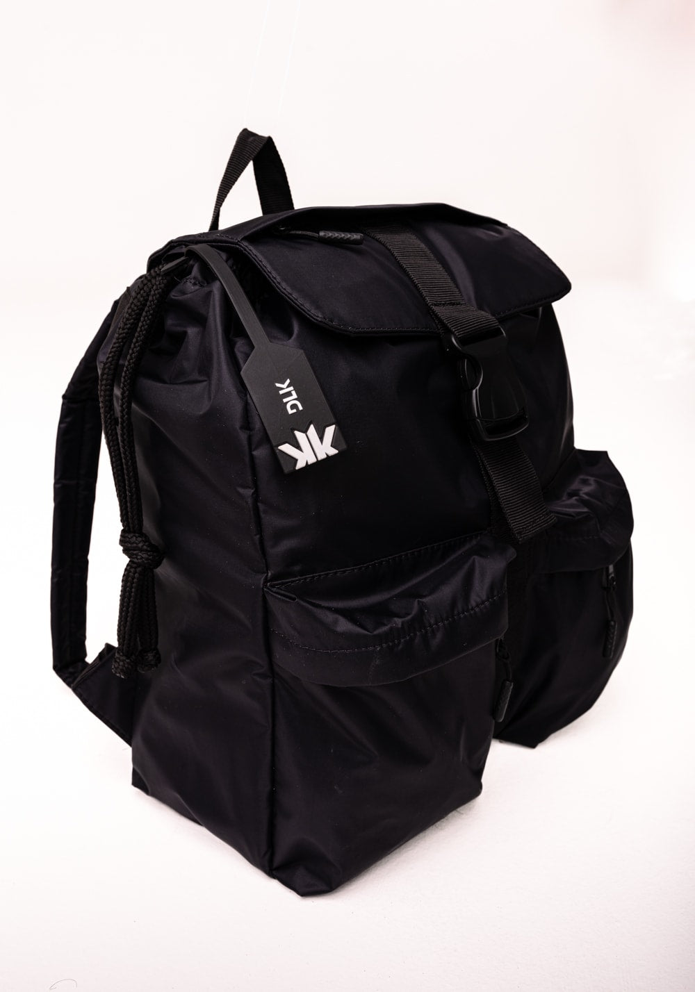 Mochila feminina preto com bolsos