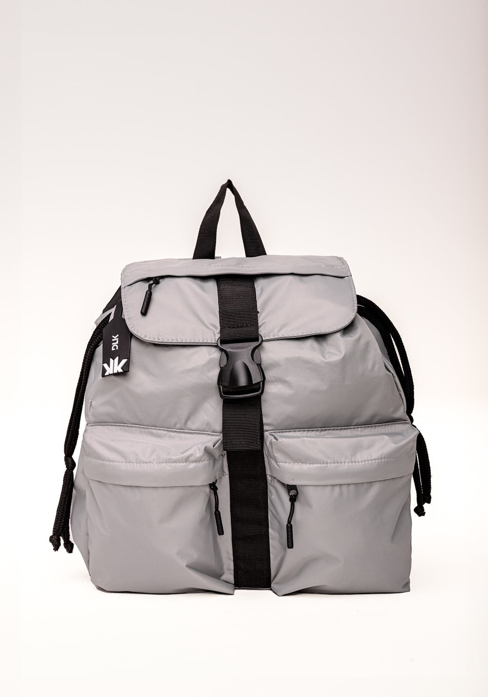 Mochila feminina cinza com bolsos
