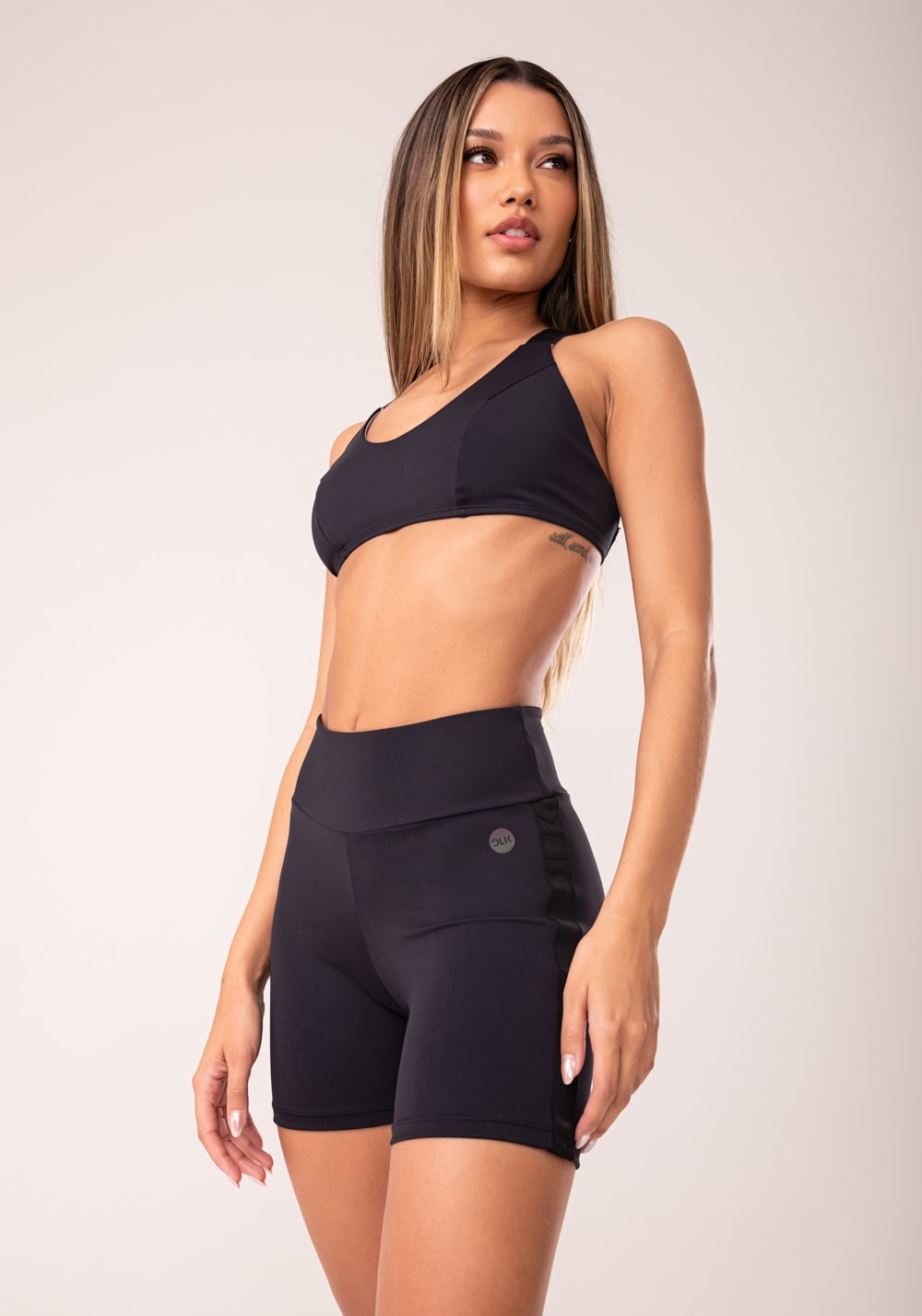 Bermuda fitness feminina preto com elástico lateral oasis