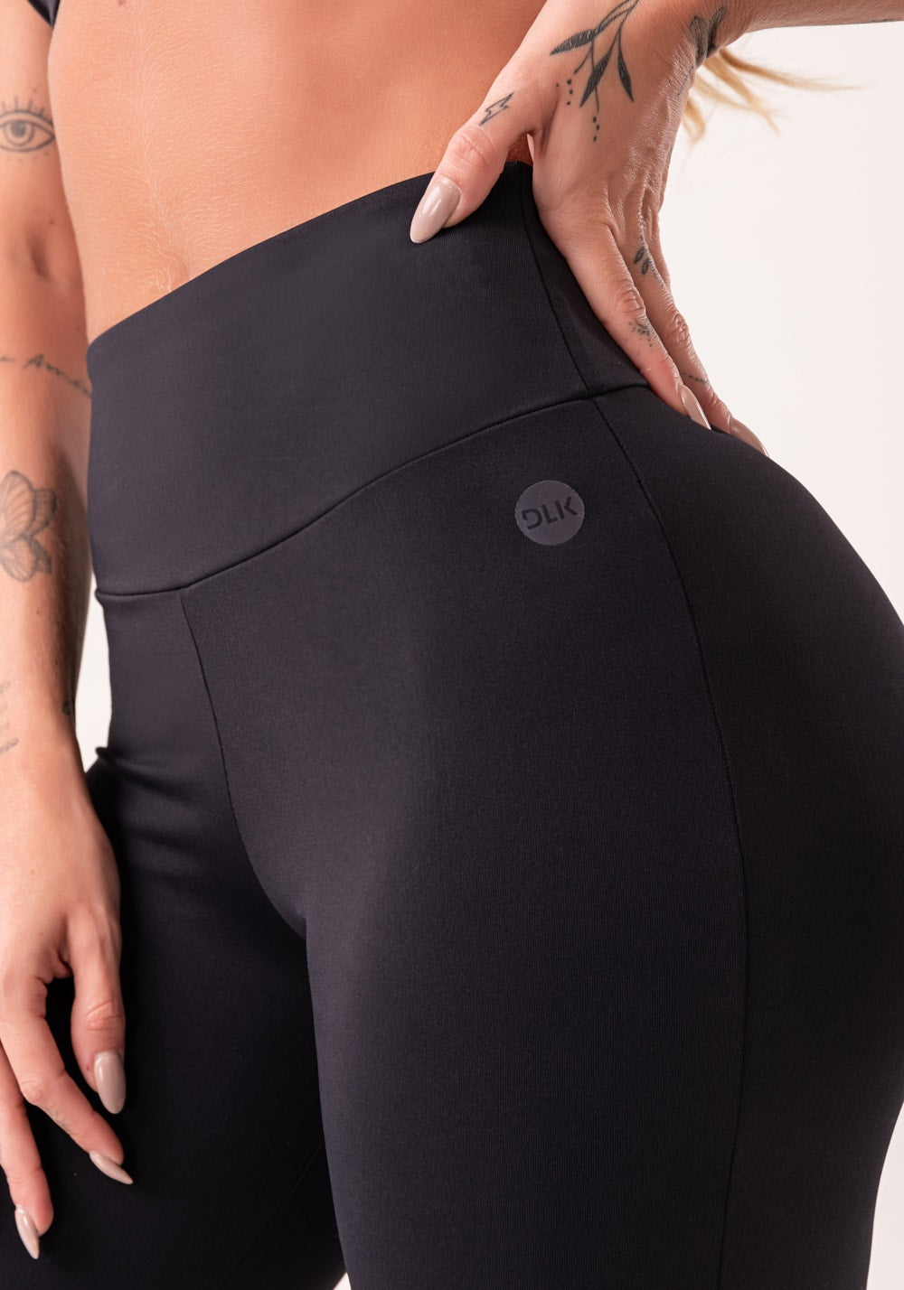 Calça flare feminina preto com fenda oasis