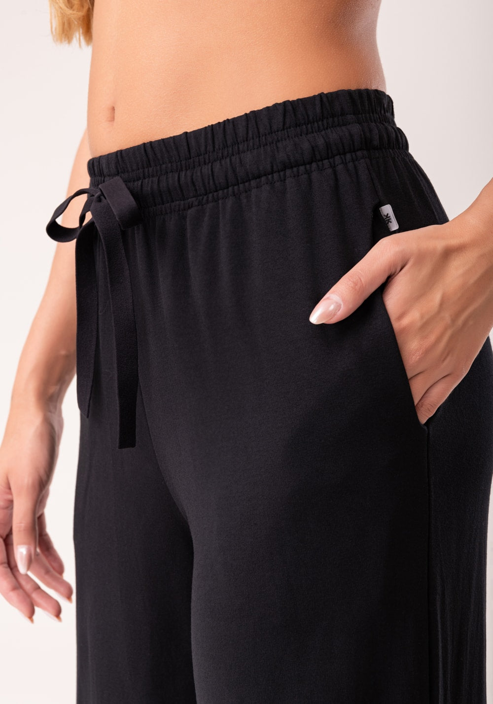 Calça moletinho feminina preto com bolso oasis