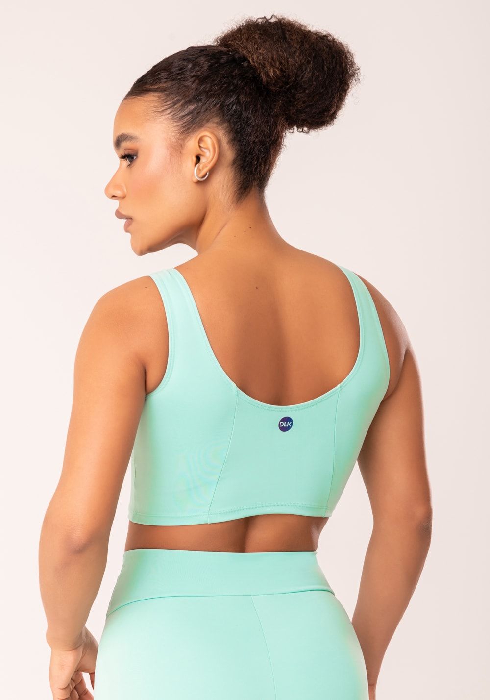 Top cropped fitness feminino verde com recortes oasis