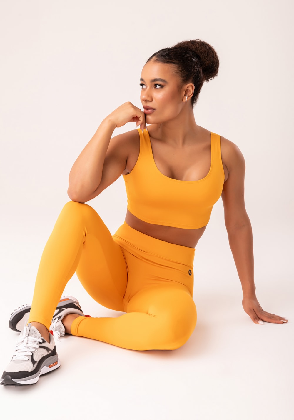 Top cropped fitness feminino amarelo com recortes oasis