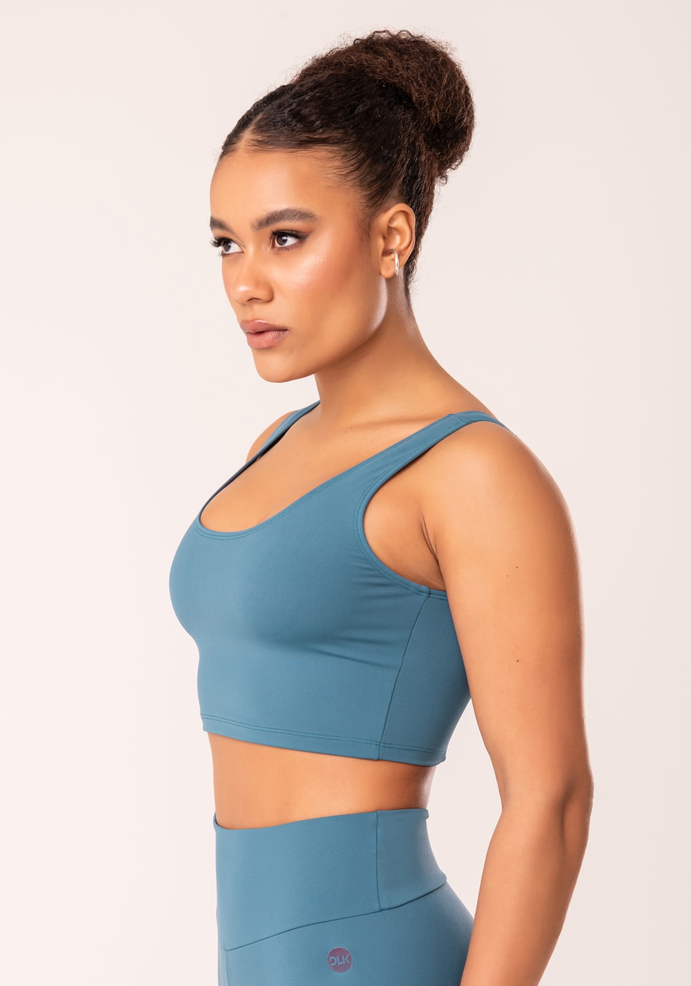 Top cropped fitness feminino azul com recortes oasis