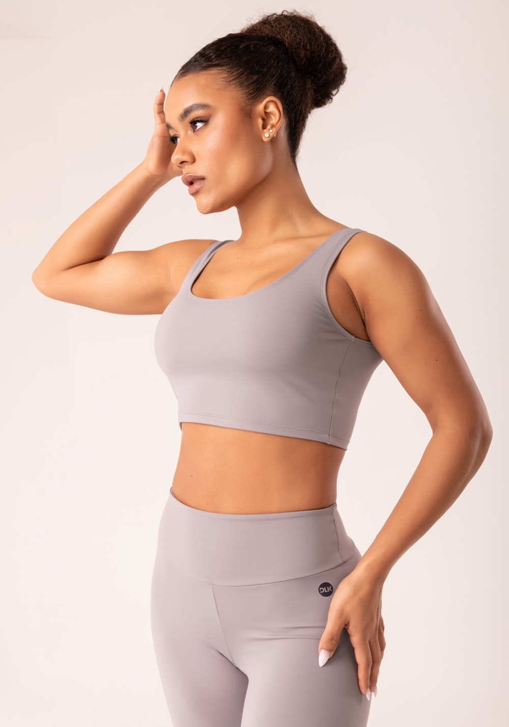 Top cropped fitness feminino cinza com recortes oasis