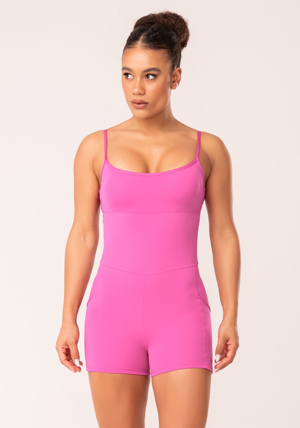 Macaquinho fitness feminino rosa com bolsos oasis