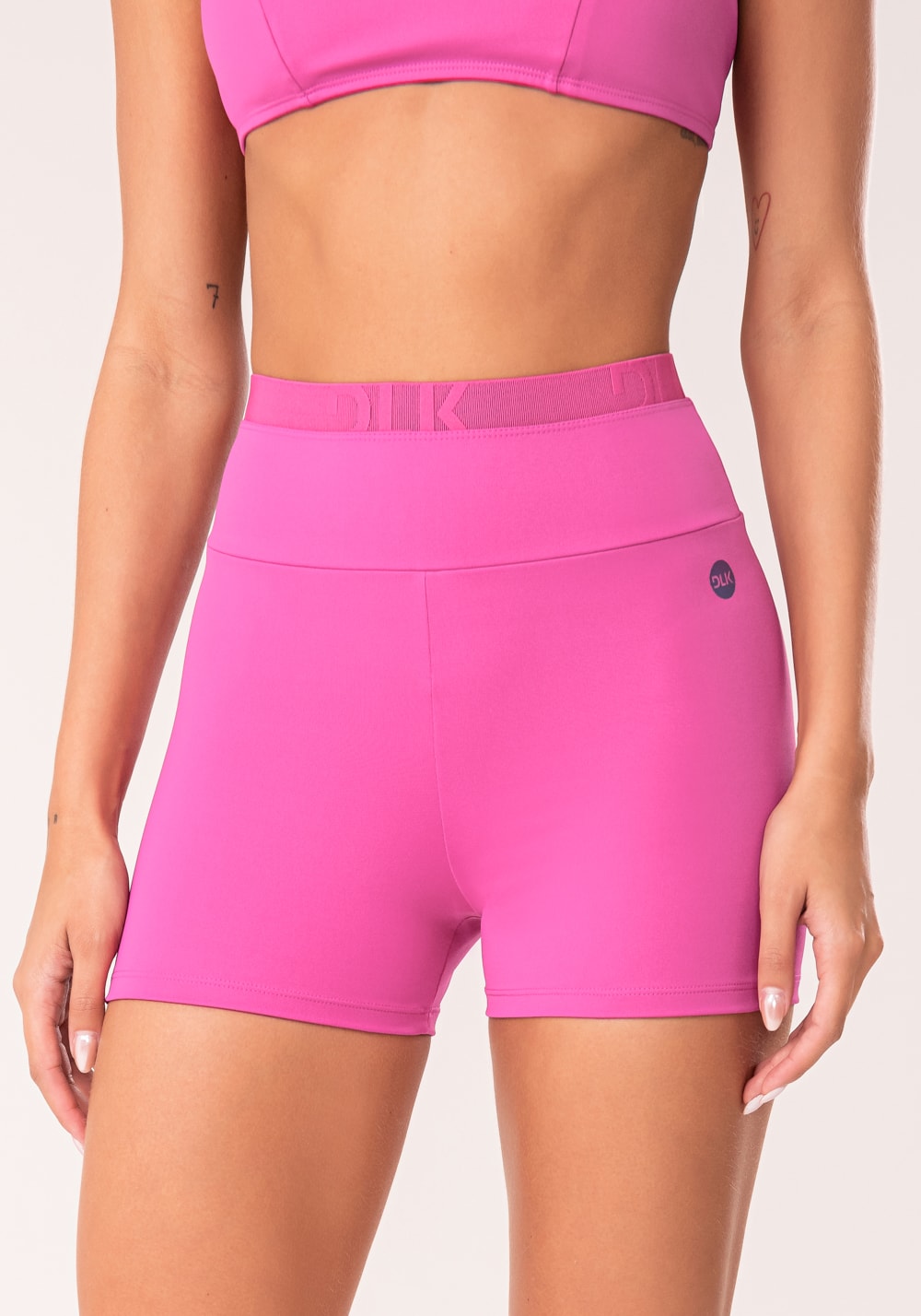 Short fitness feminino rosa com elástico na cintura oasis