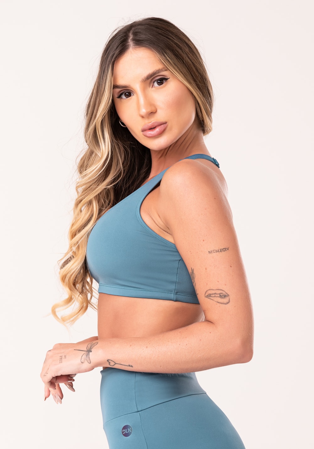 Top fitness feminino azul com bojo e alças reguláveis oasis