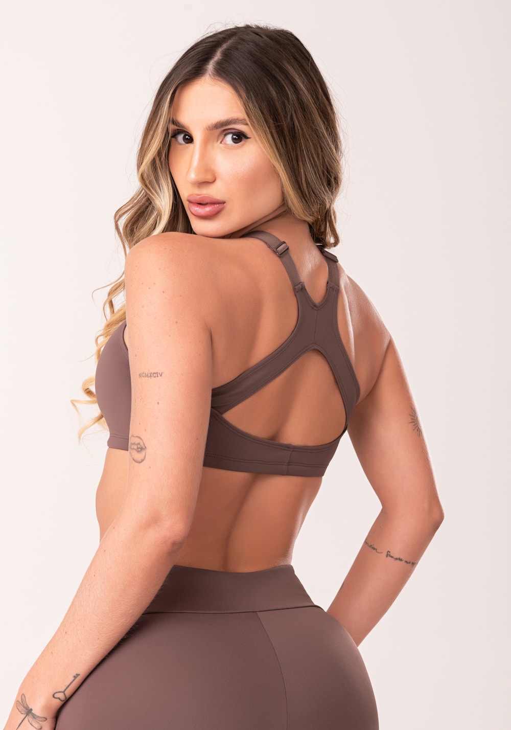 Top fitness feminino marrom com bojo e alças reguláveis oasis
