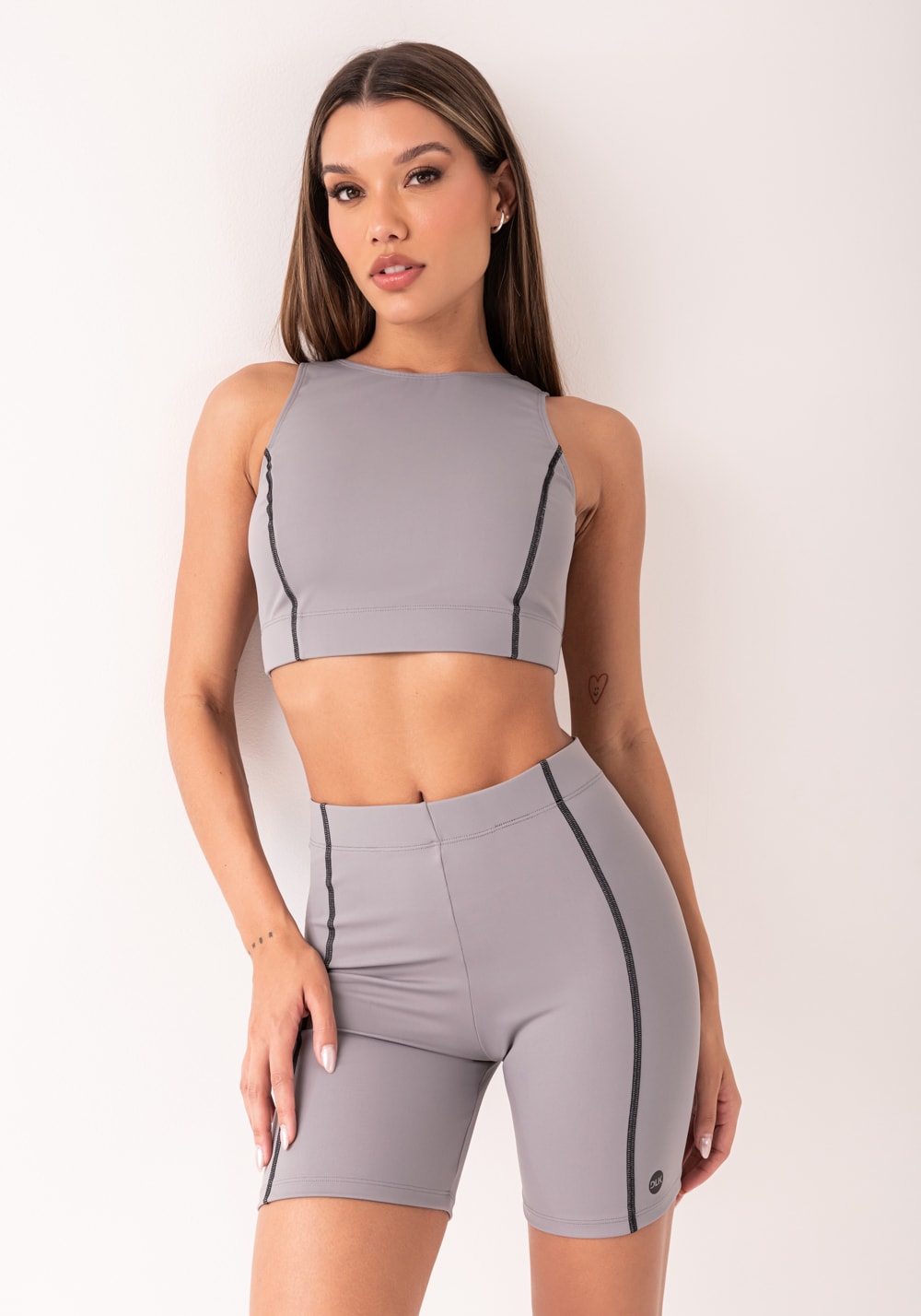 Top fitness feminino cinza com pesponto oasis