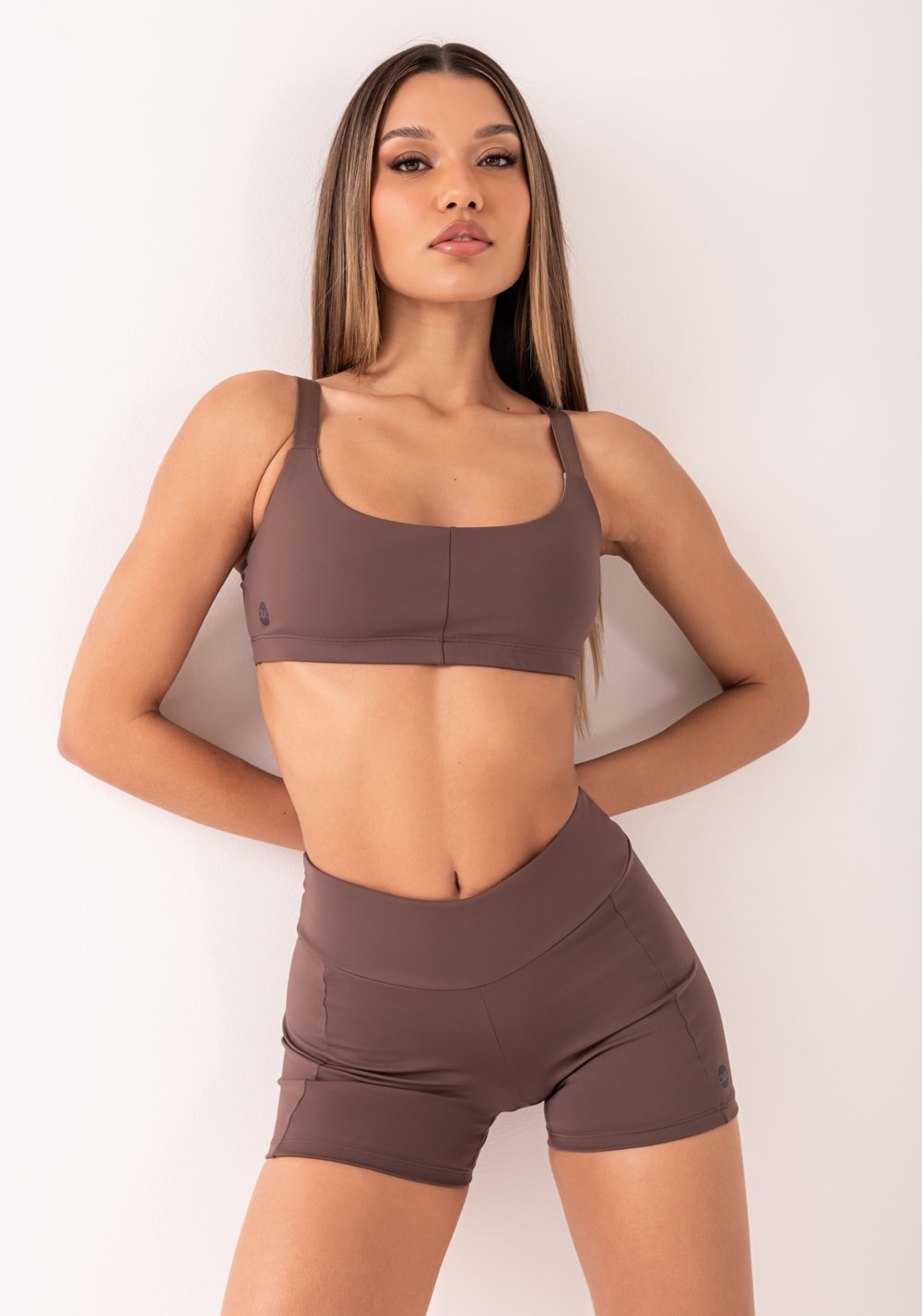Top fitness feminino marrom com alças de elástico oasis