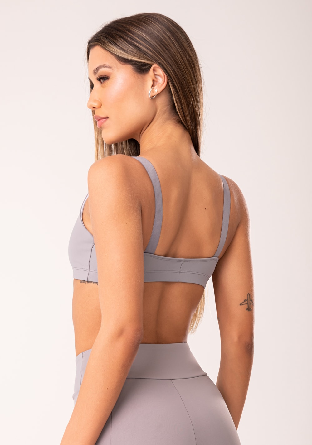 Top fitness feminino cinza com alças de elástico oasis