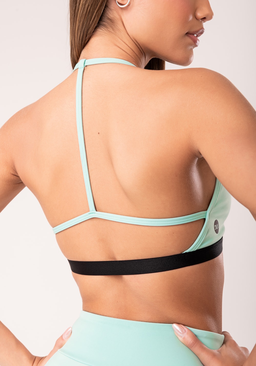 Top fitness feminino verde com bojo e alças finas oasis