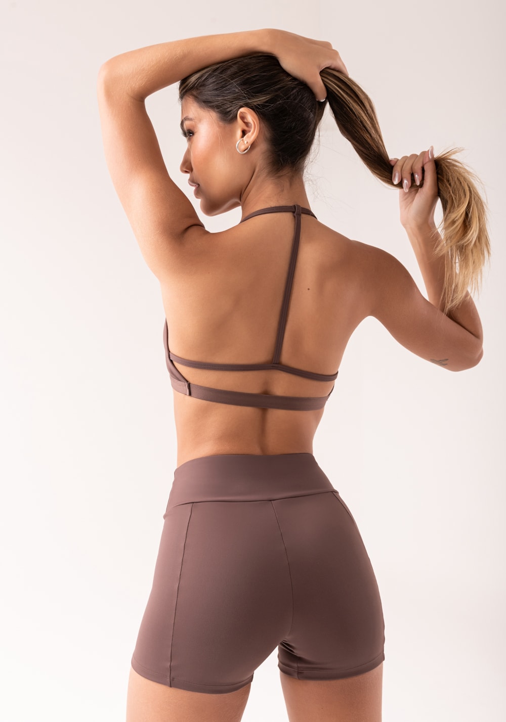 Top fitness feminino marrom com bojo e alças finas oasis