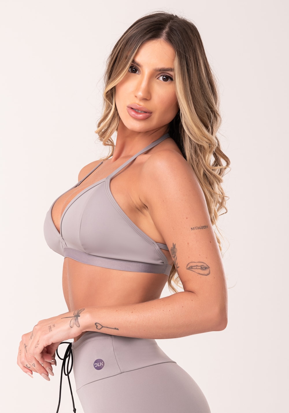 Top fitness feminino cinza com bojo e alças finas oasis