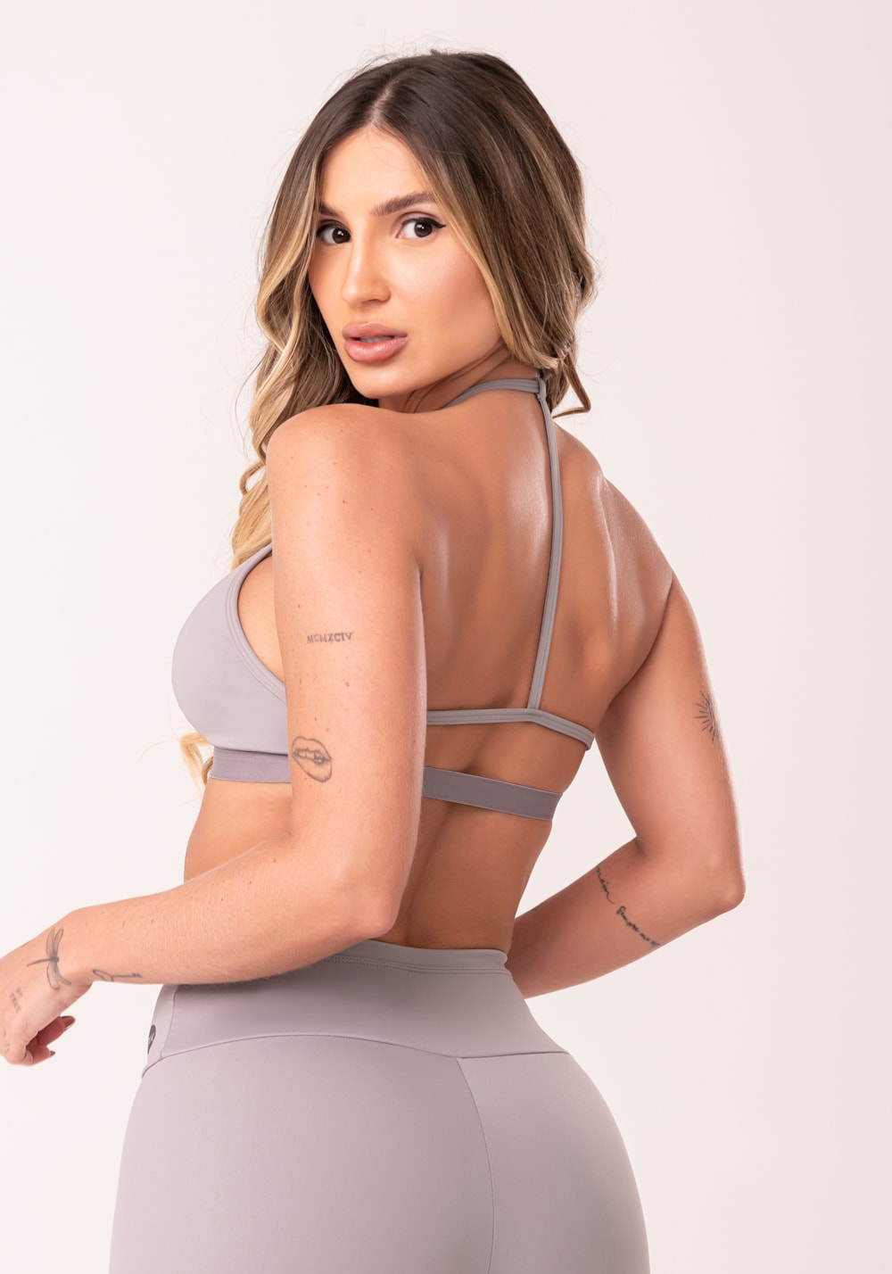 Top fitness feminino cinza com bojo e alças finas oasis