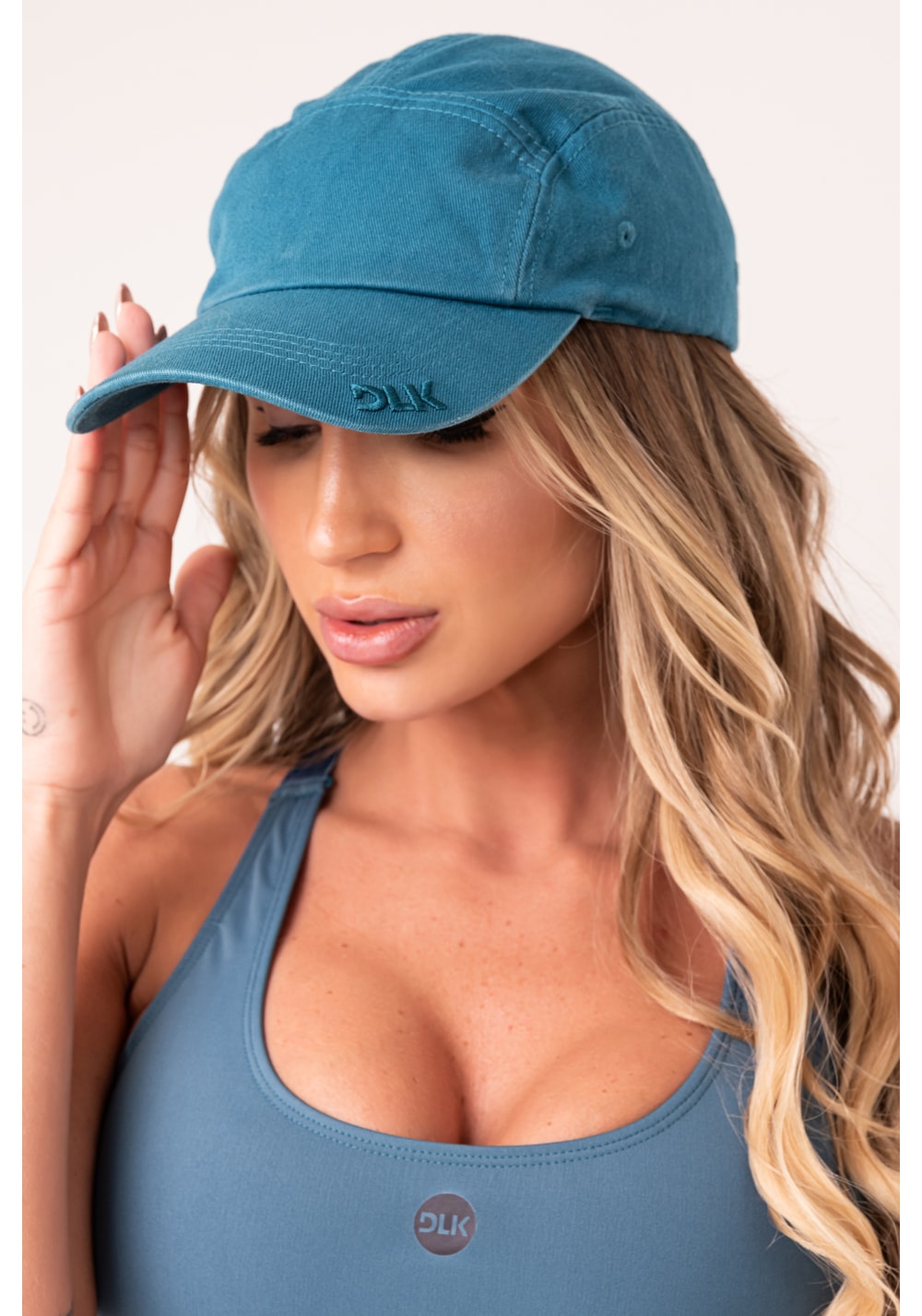 Boné bordado azul