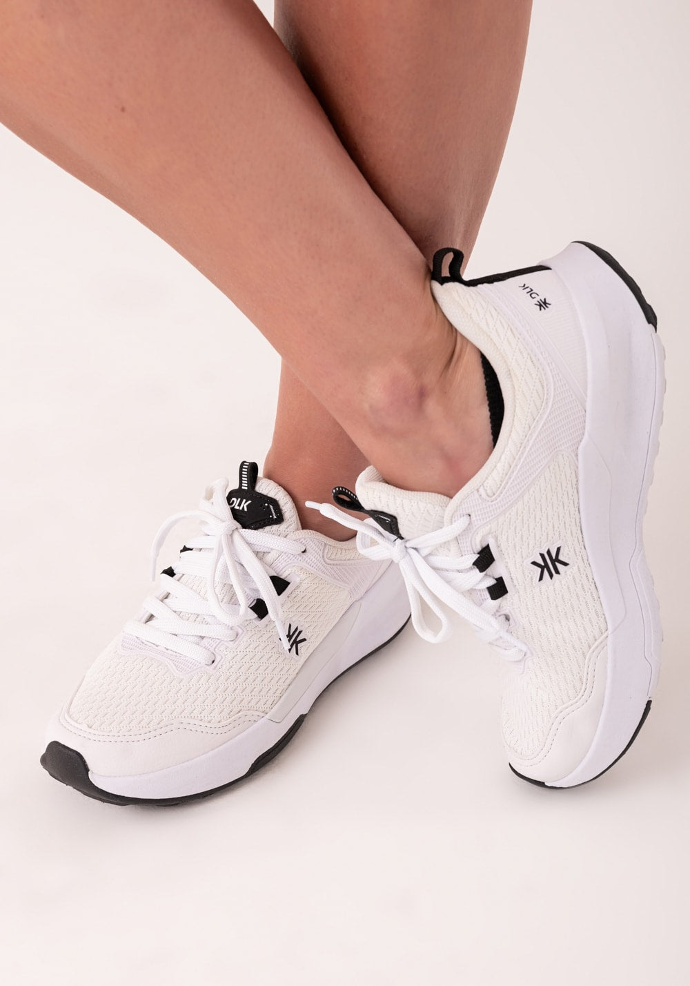 Tênis esportivo feminino sola alta branco