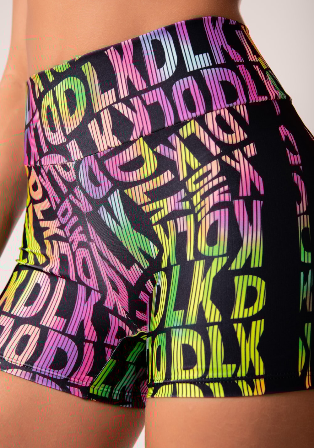 Short fitness feminino estampado neon utopia printed