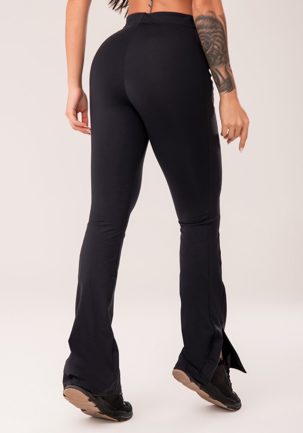 Calça flare feminina preto com fenda harmony