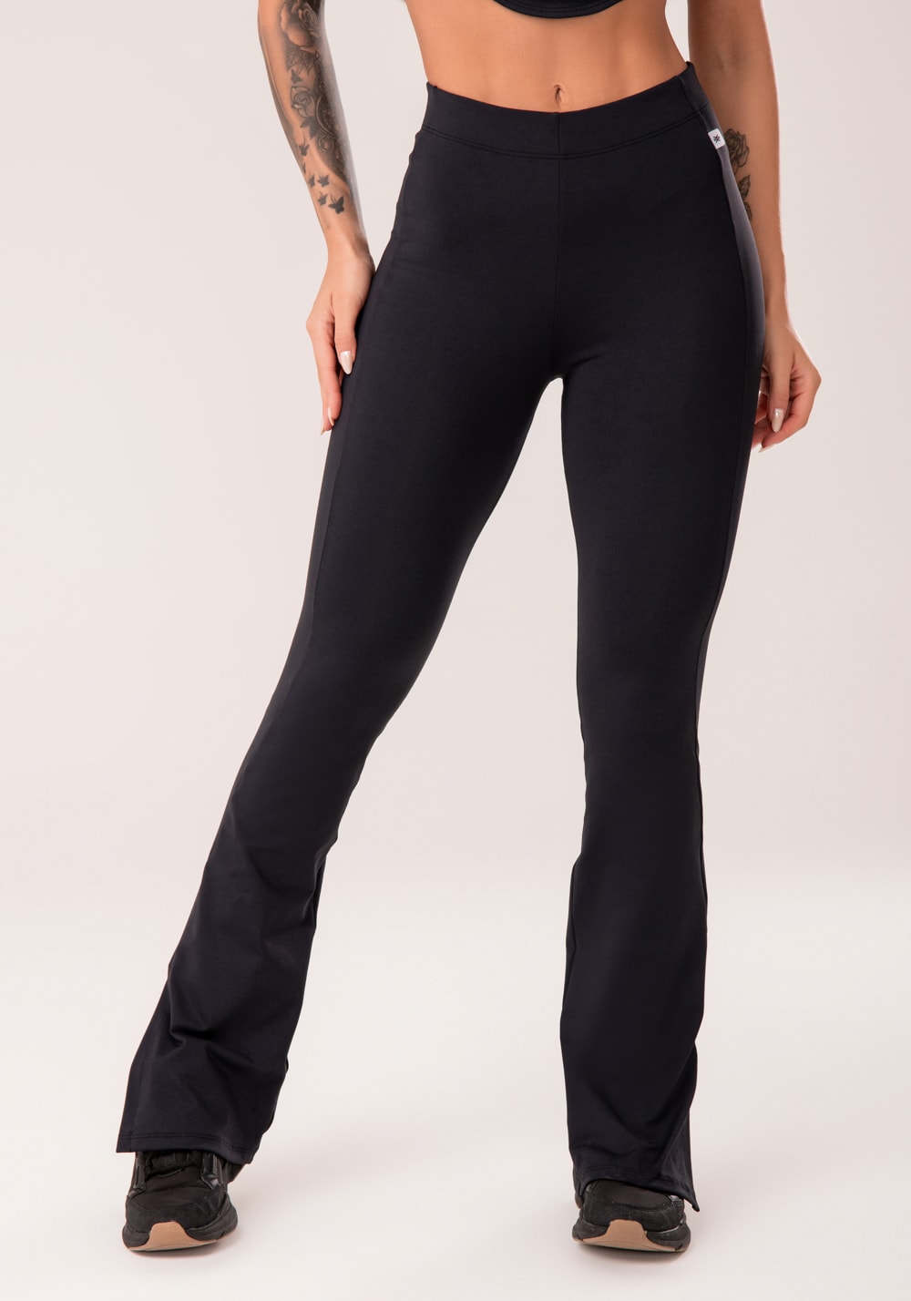 Calça flare feminina preto com fenda harmony