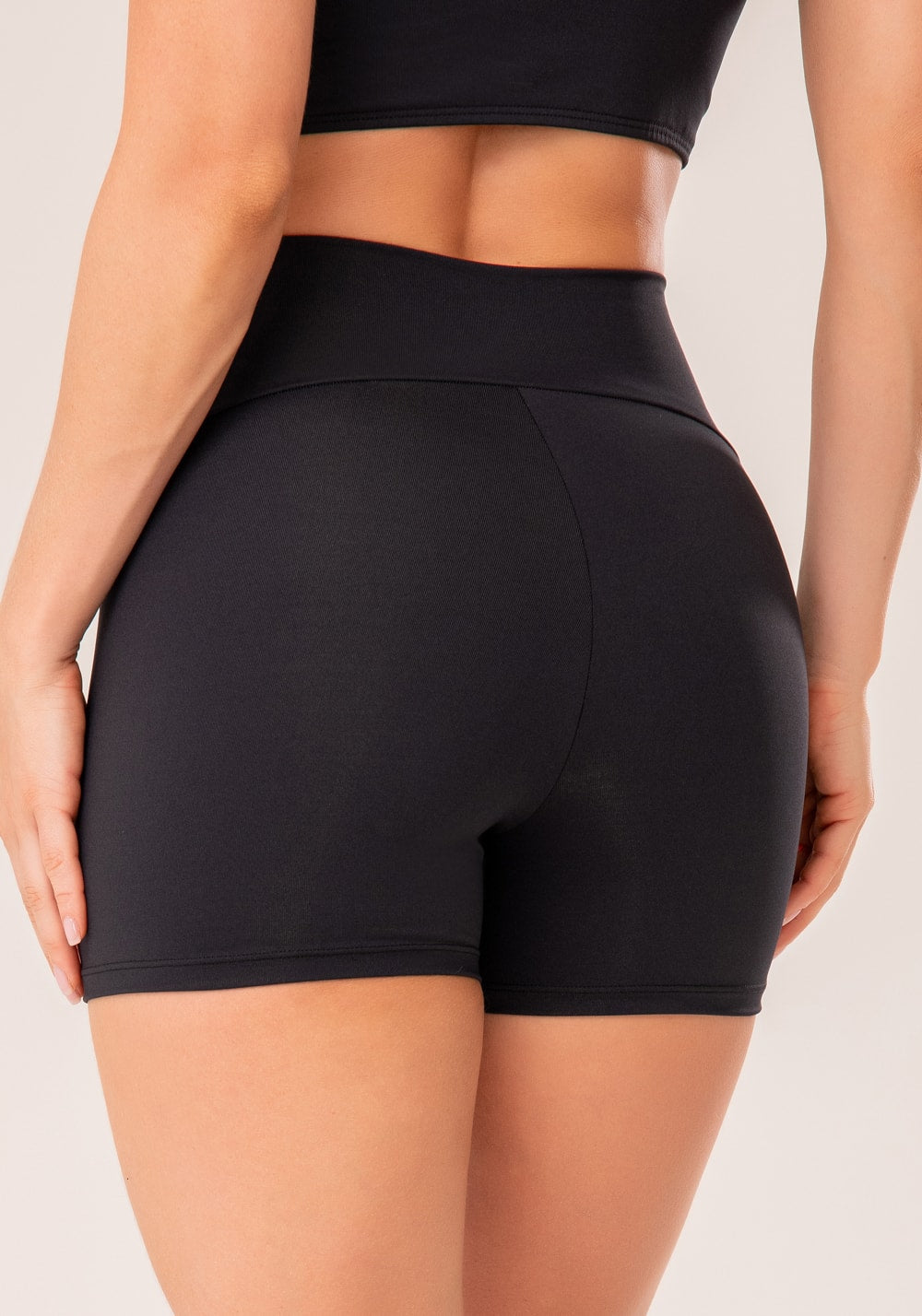 Short fitness feminino preto com cós transpassado harmony