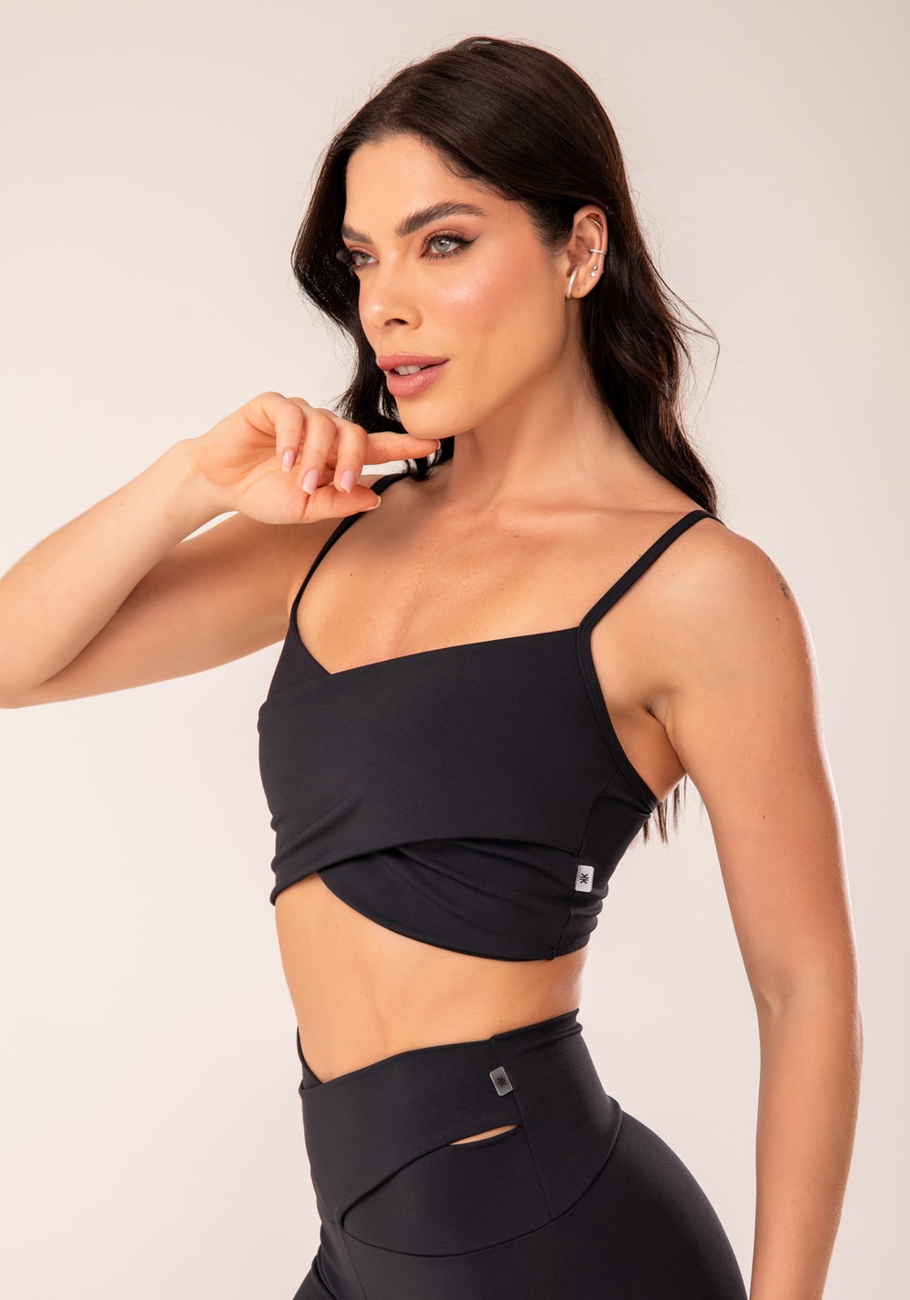 Top fitness feminino preto transpassado harmony
