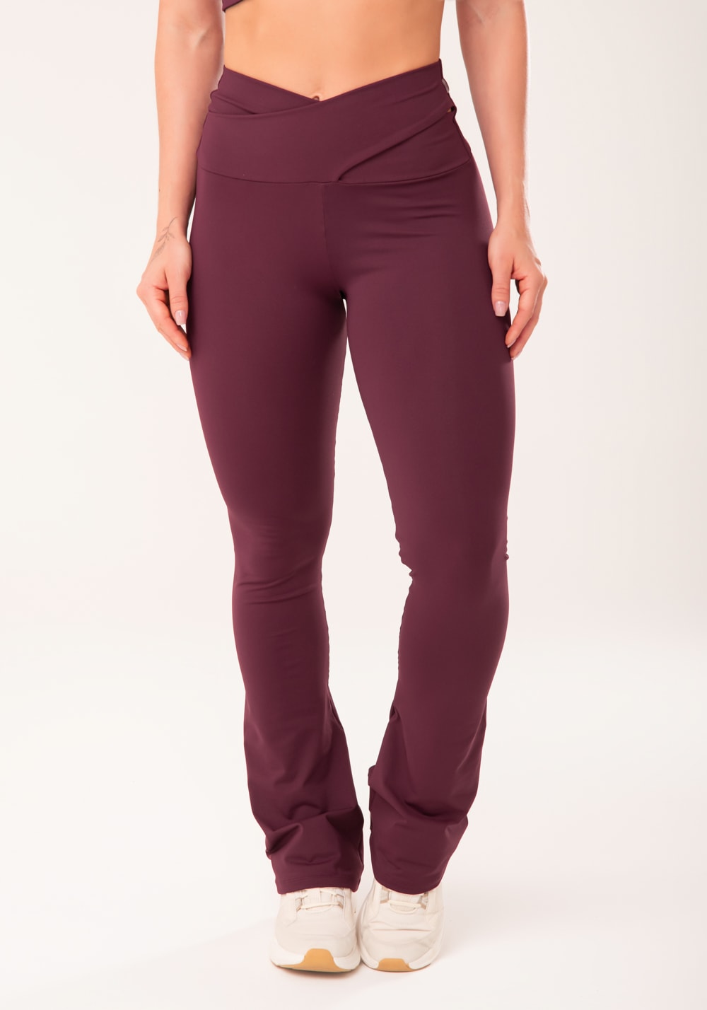Calça flare vinho cós transpassado harmony