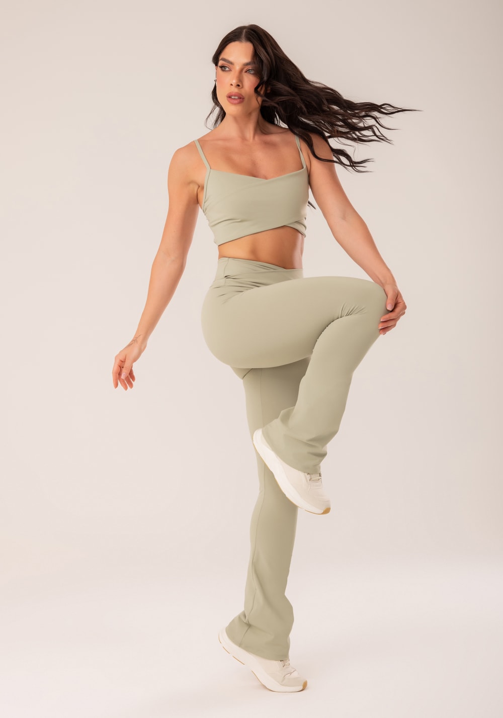 Calça flare oliva cós transpassado harmony
