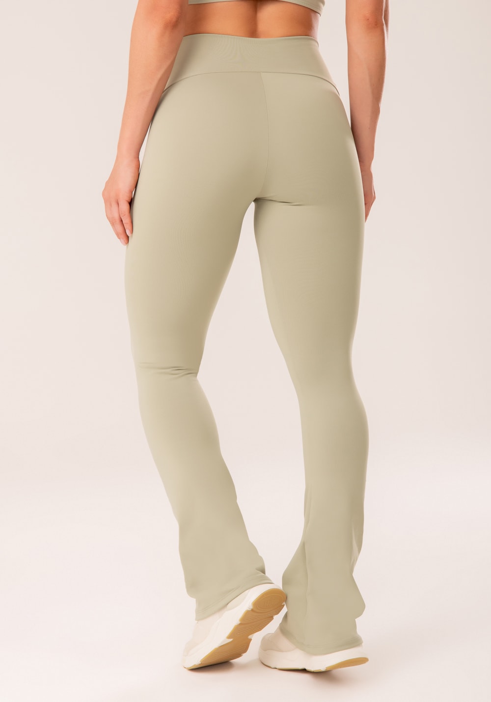 Calça flare oliva cós transpassado harmony
