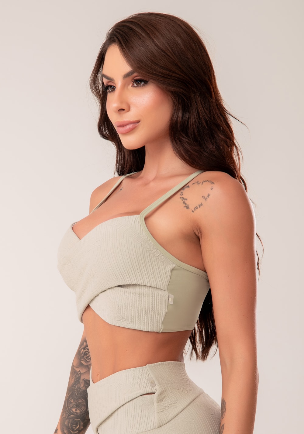 Top fitness feminino oliva texturizado transpassado harmony